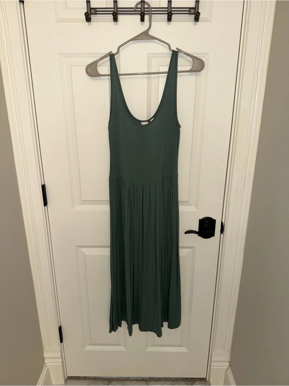 Forest Green Scoop Neck Midi Dress